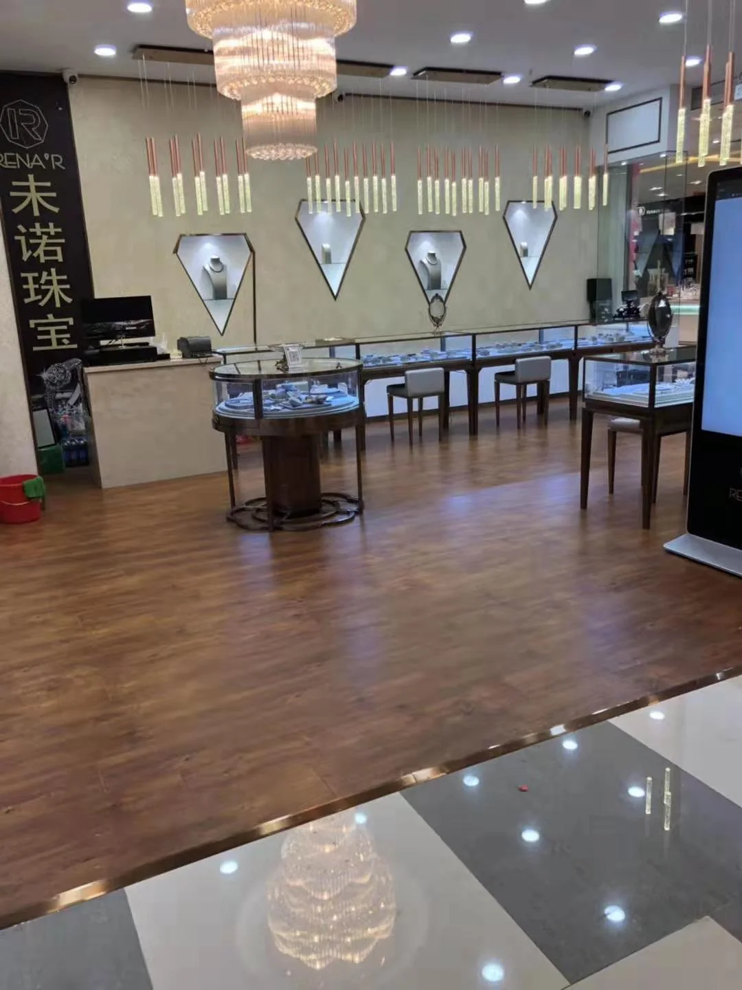 Zhejiang Weinuo Jewelry overall counter layout