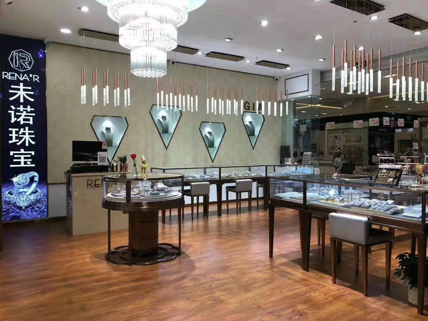 Glass Jewelry Display Cases: Materials, Security, and Lighting cover