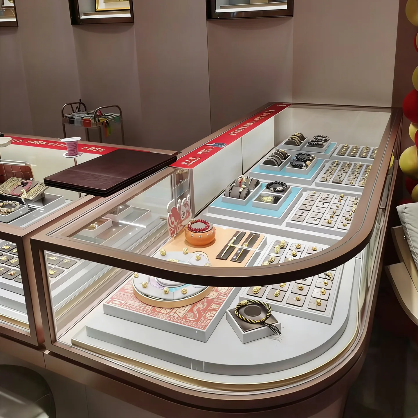 Rounded corner jewelry counter display detail